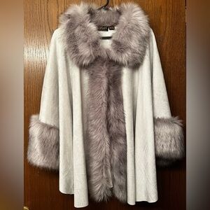 NWOT Elegant Silk blend SOFT! Jayley GRAY Faux Fur-Trimmed Cape